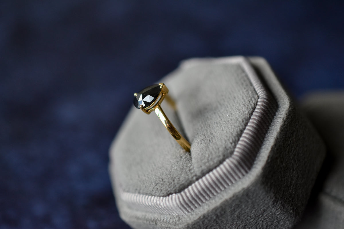 Anillo diamante negro