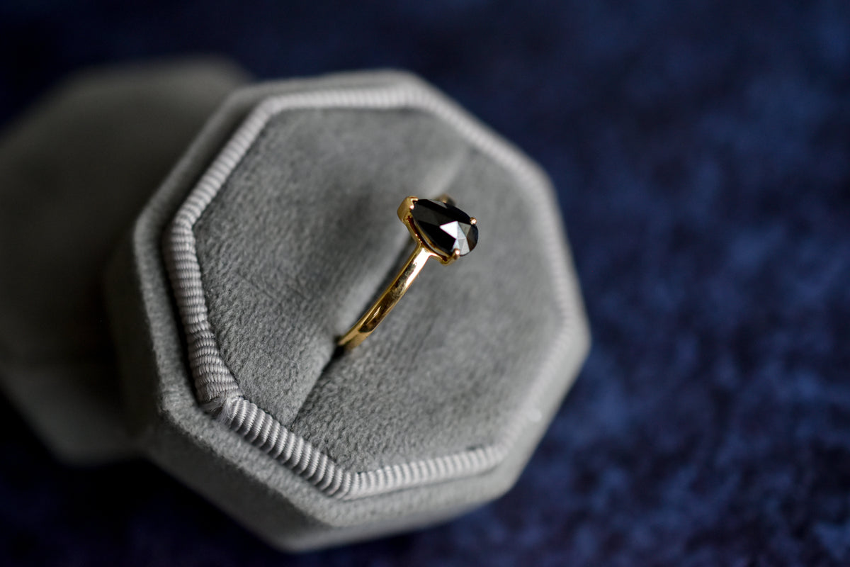 Anillo diamante negro
