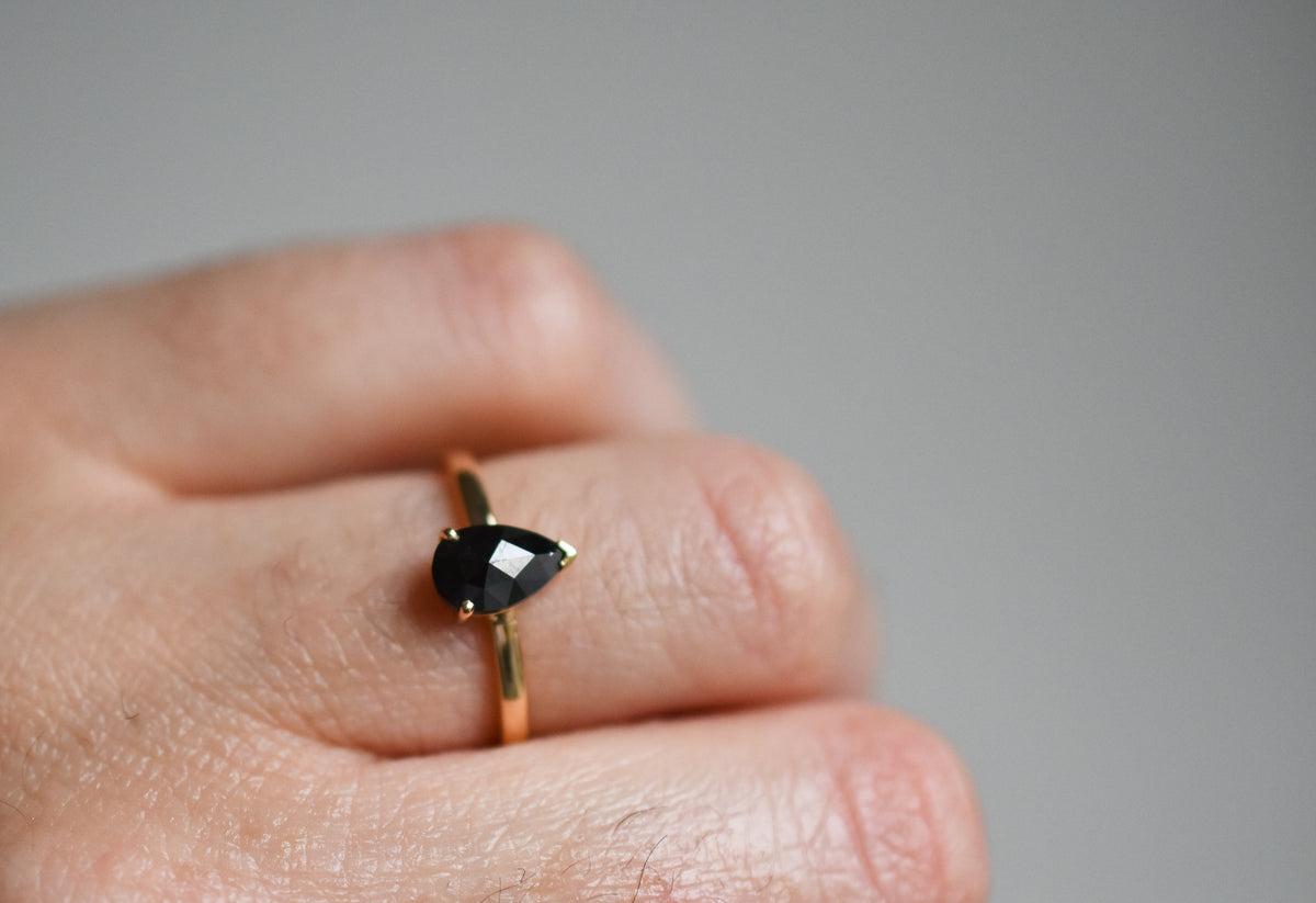 Anillo diamante negro