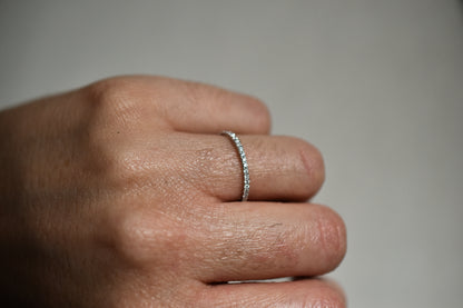 Anillo medio cintillo